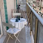 Maison Claudette Toledo 게스트하우스 4*